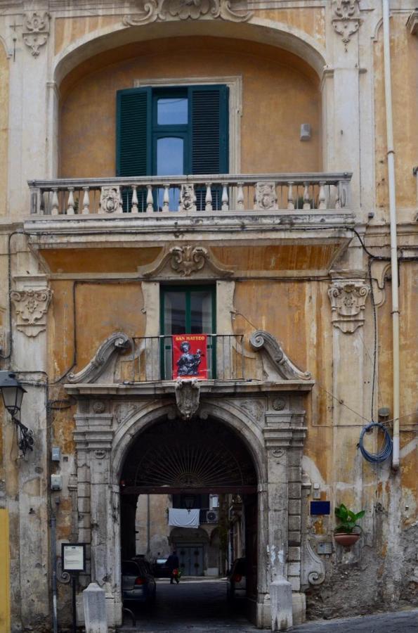 Bed and Breakfast Le Ginestre In Centro Salerno Exterior foto